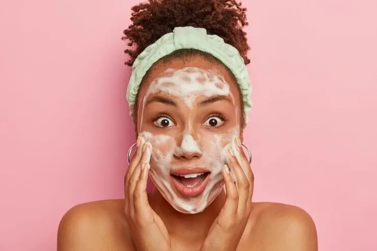 ژل شستشو یا فوم؟ بهترین شوینده صبحگاهی برای پوست در تابستان