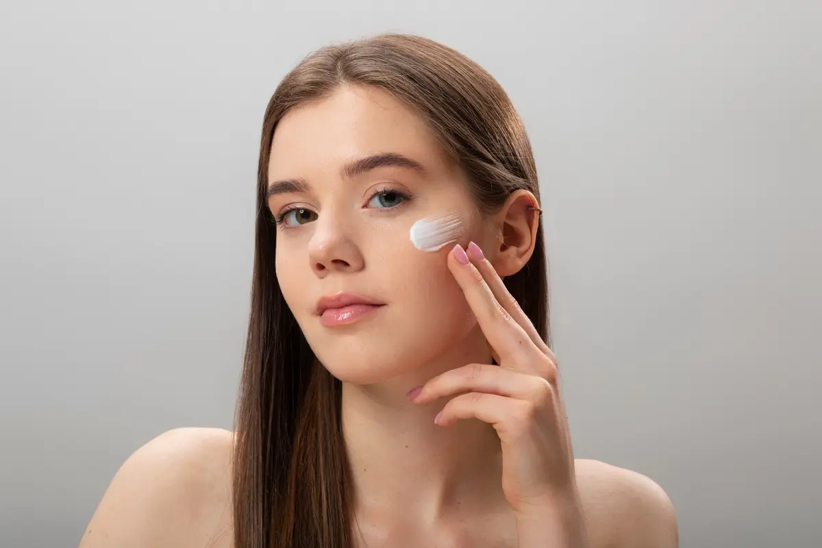 آیا کرمهای مرطوبکننده با SPF در تابستان جواب میدهند؟