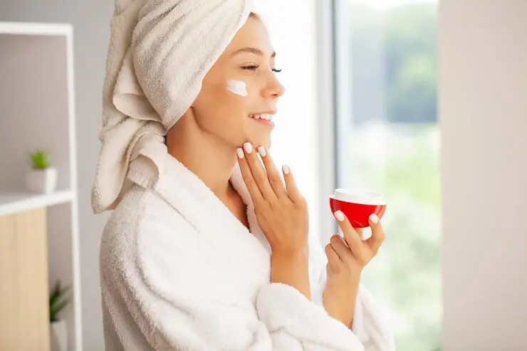 ژل یا کرم؟ کدام آبرسان برای تابستان بهتر است؟