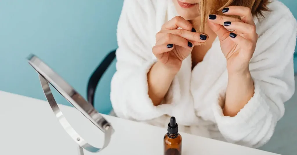 سرم مو یا روغن مو؟ تفاوتها و اینکه کدام برای موهای تو بهتره