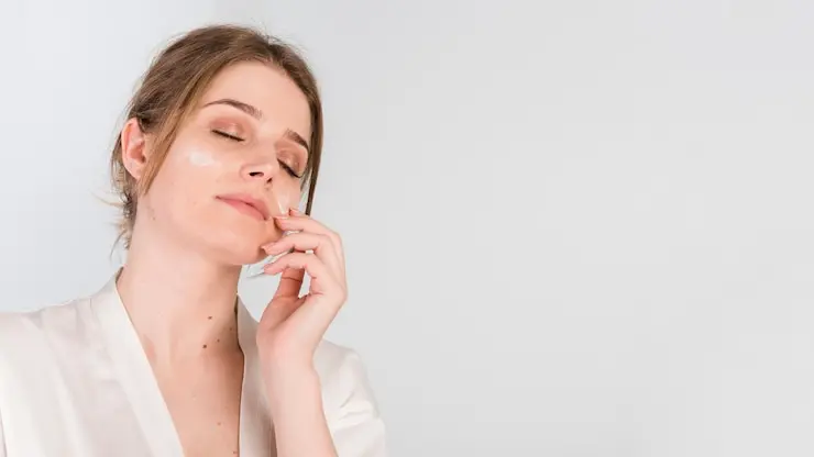 هیالورونیک اسید و نیاسینامید؛ ترکیب طلایی برای آبرسانی