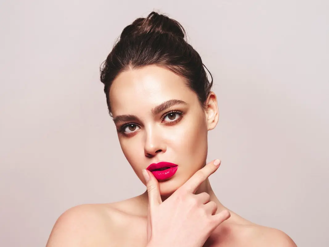 پرایمر یا کرم مرطوب کننده؟ کدام برای آمادهسازی پوست بهتر است؟