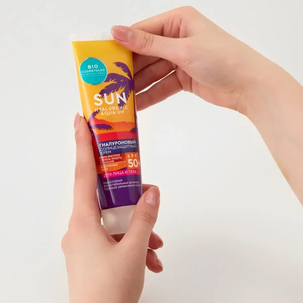 کرم ضد آفتاب و جوان کننده هیالورونیک اسید بایو کازمتولوگ SPF50+ حجم 75 میل