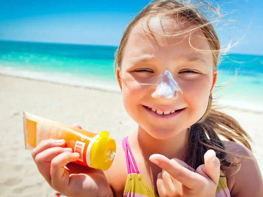 ضد آفتاب فیزیکی یا شیمیایی؛ کدام یک گزینه‌ی بهتری است؟