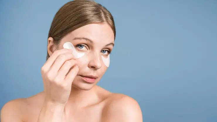 تأثیر مصرف آب کم در گرمای تابستان روی تیرگی دور چشم